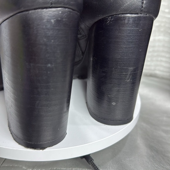 (N8) Steve Madden Women's Black Leather Combat Heeled Boots
Size 6M - Picture 6 of 11